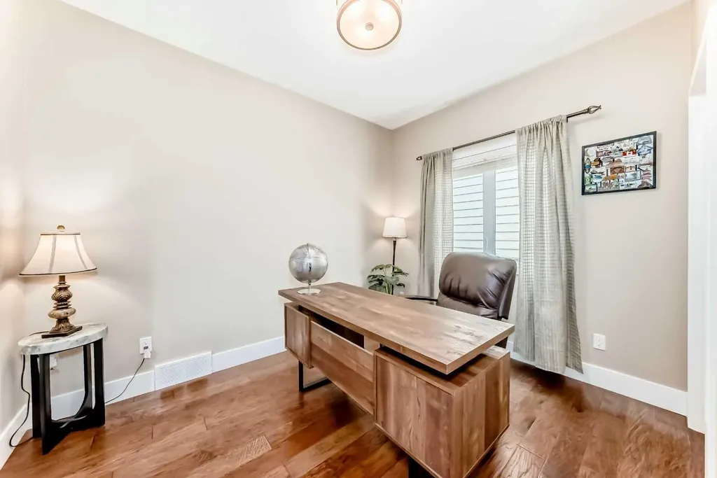 32 Westmore Place SW Calgary AB T3H 0Z2