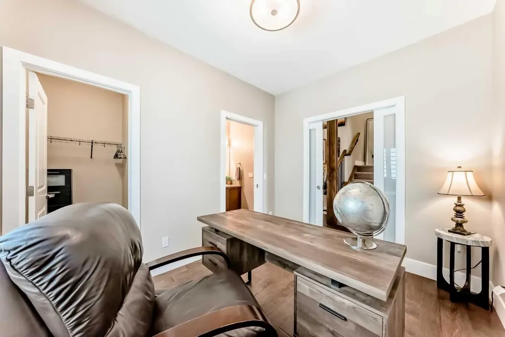 32 Westmore Place SW Calgary AB T3H 0Z2