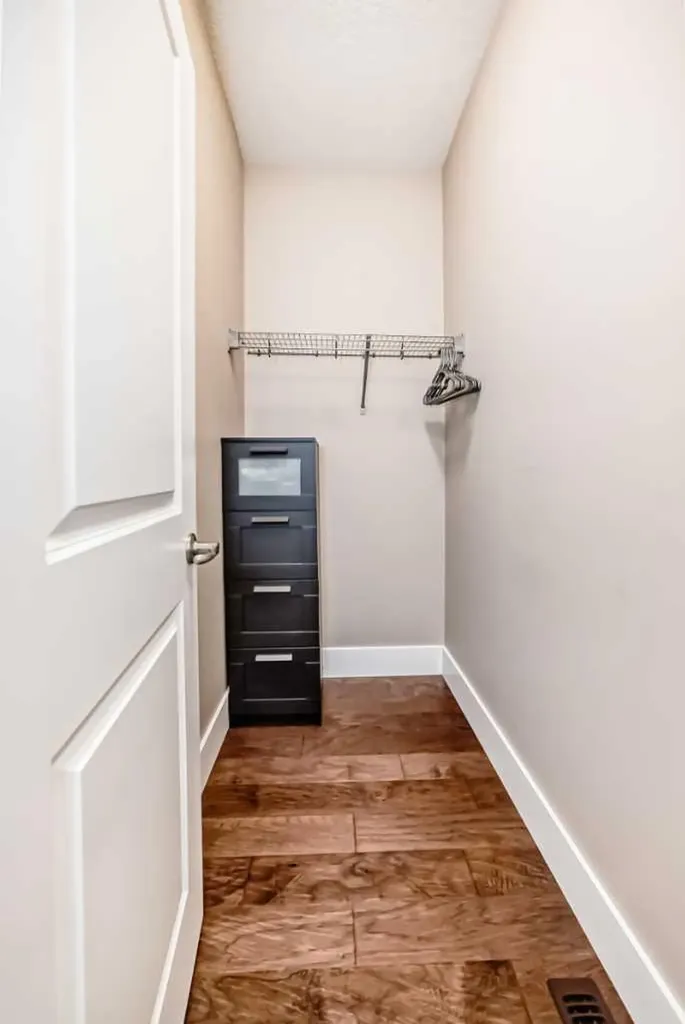 32 Westmore Place SW Calgary AB T3H 0Z2