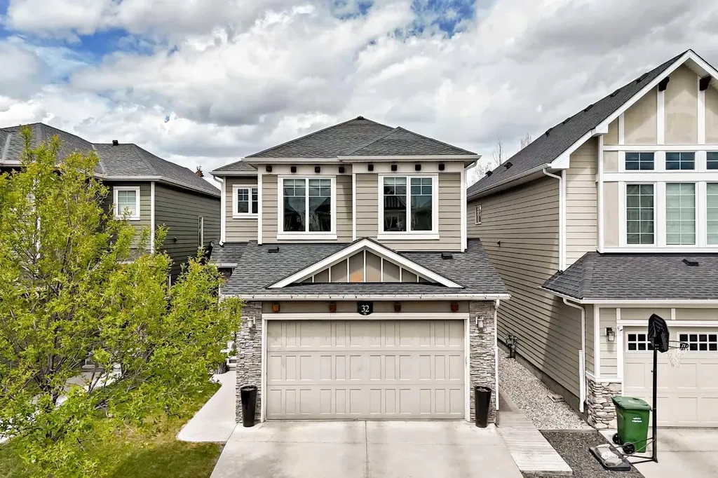 32 Westmore Place SW Calgary AB T3H 0Z2