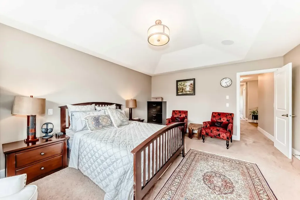 32 Westmore Place SW Calgary AB T3H 0Z2