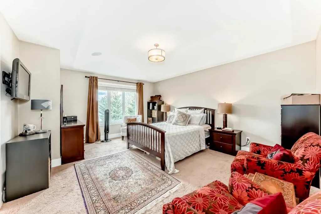 32 Westmore Place SW Calgary AB T3H 0Z2