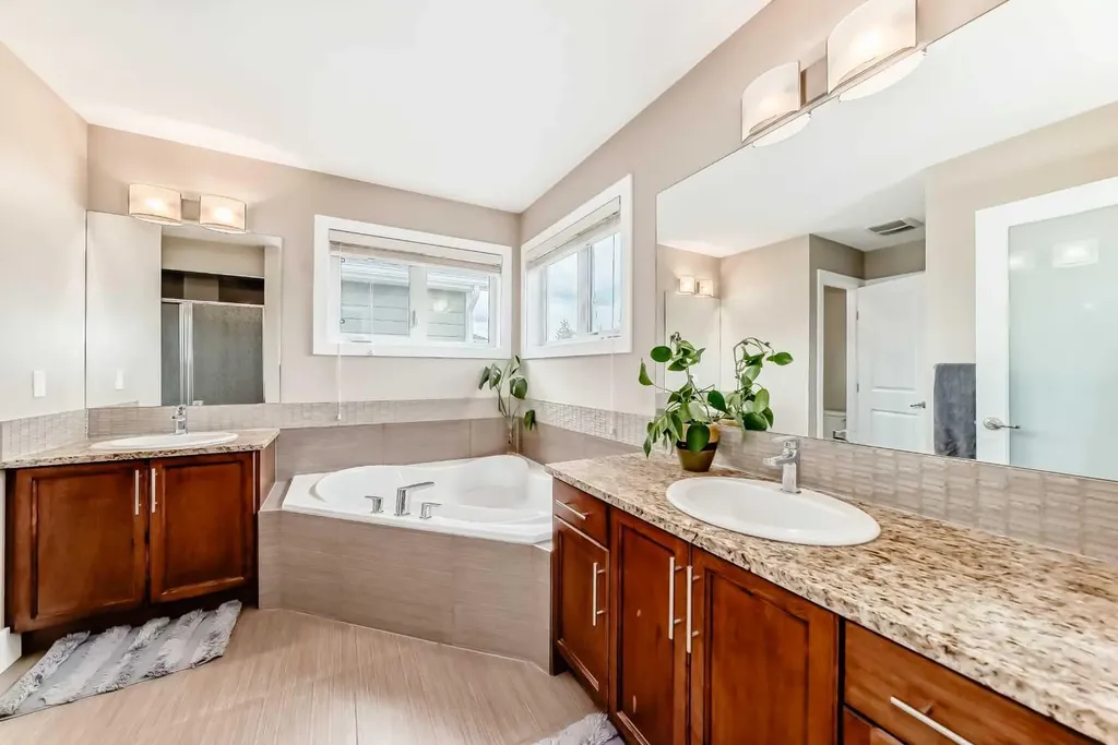 32 Westmore Place SW Calgary AB T3H 0Z2