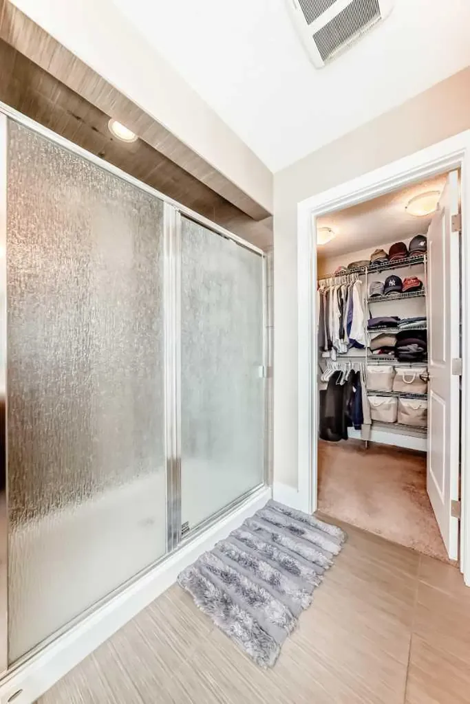 32 Westmore Place SW Calgary AB T3H 0Z2