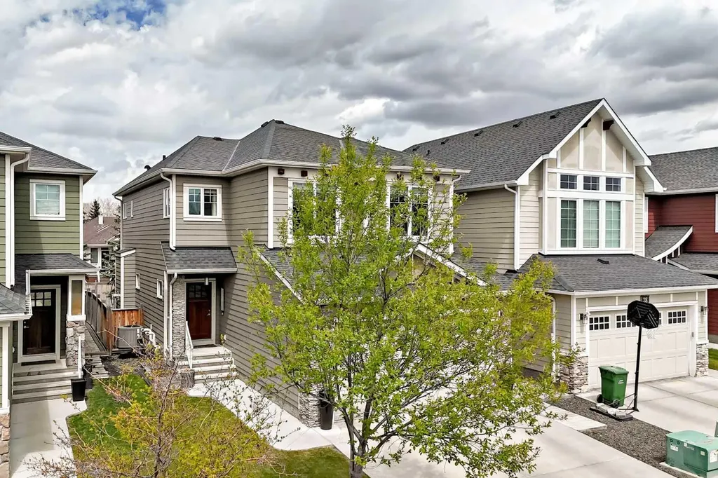 32 Westmore Place SW Calgary AB T3H 0Z2