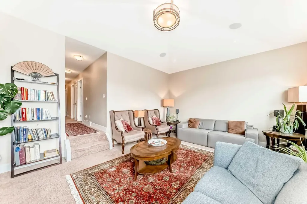 32 Westmore Place SW Calgary AB T3H 0Z2