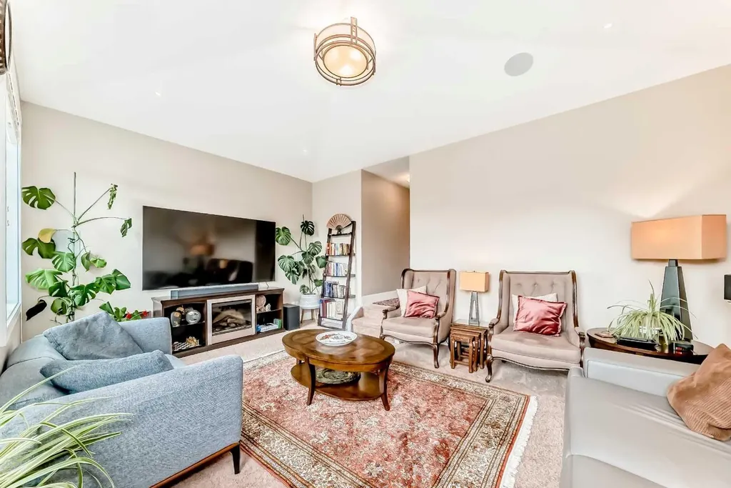 32 Westmore Place SW Calgary AB T3H 0Z2