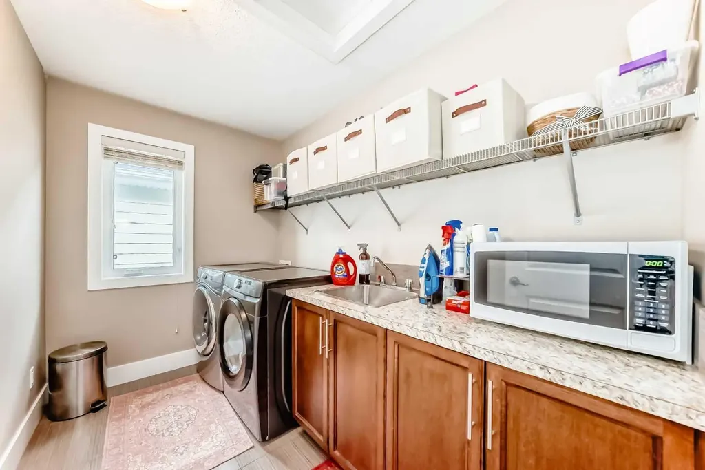 32 Westmore Place SW Calgary AB T3H 0Z2