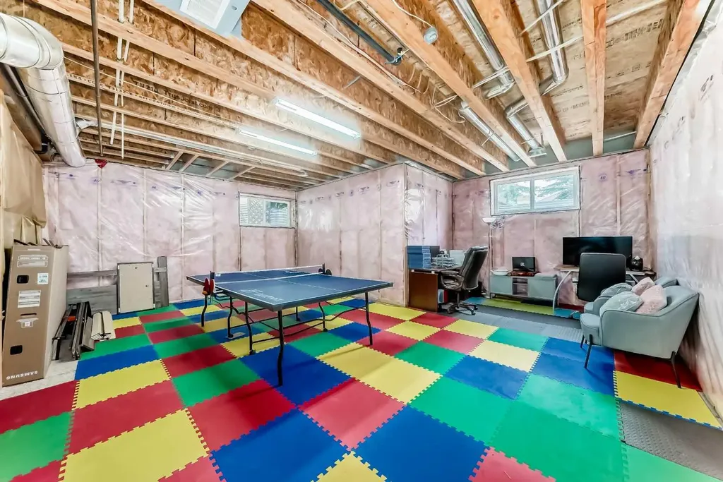 32 Westmore Place SW Calgary AB T3H 0Z2