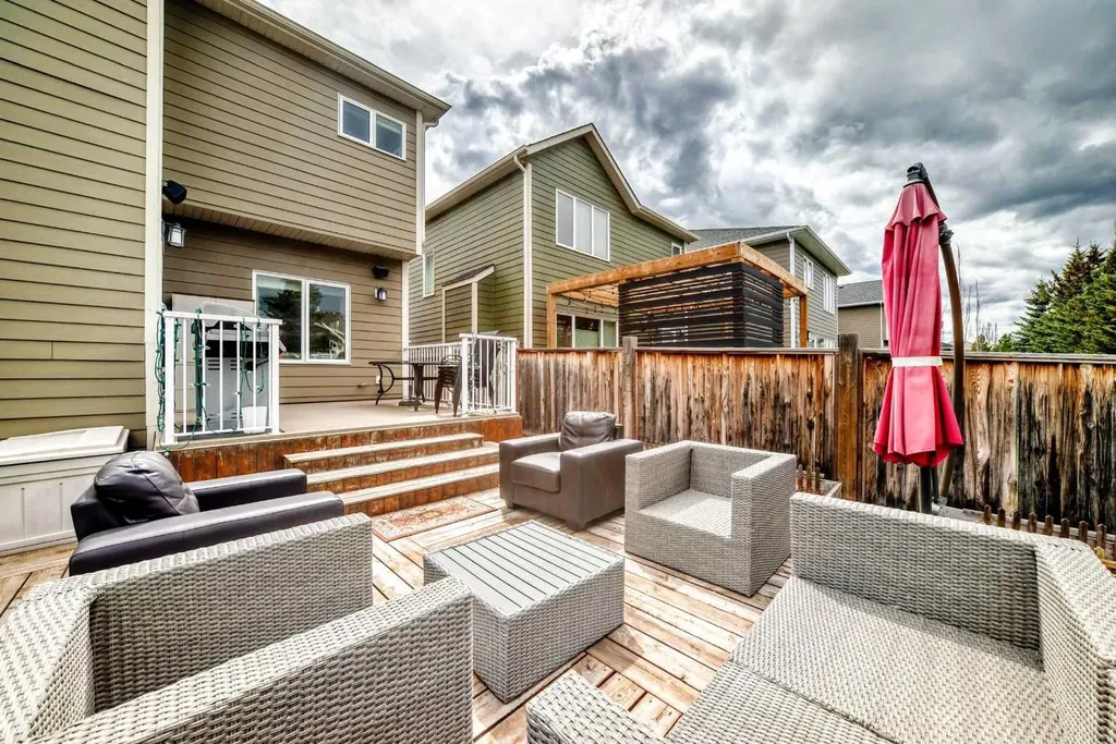 32 Westmore Place SW Calgary AB T3H 0Z2