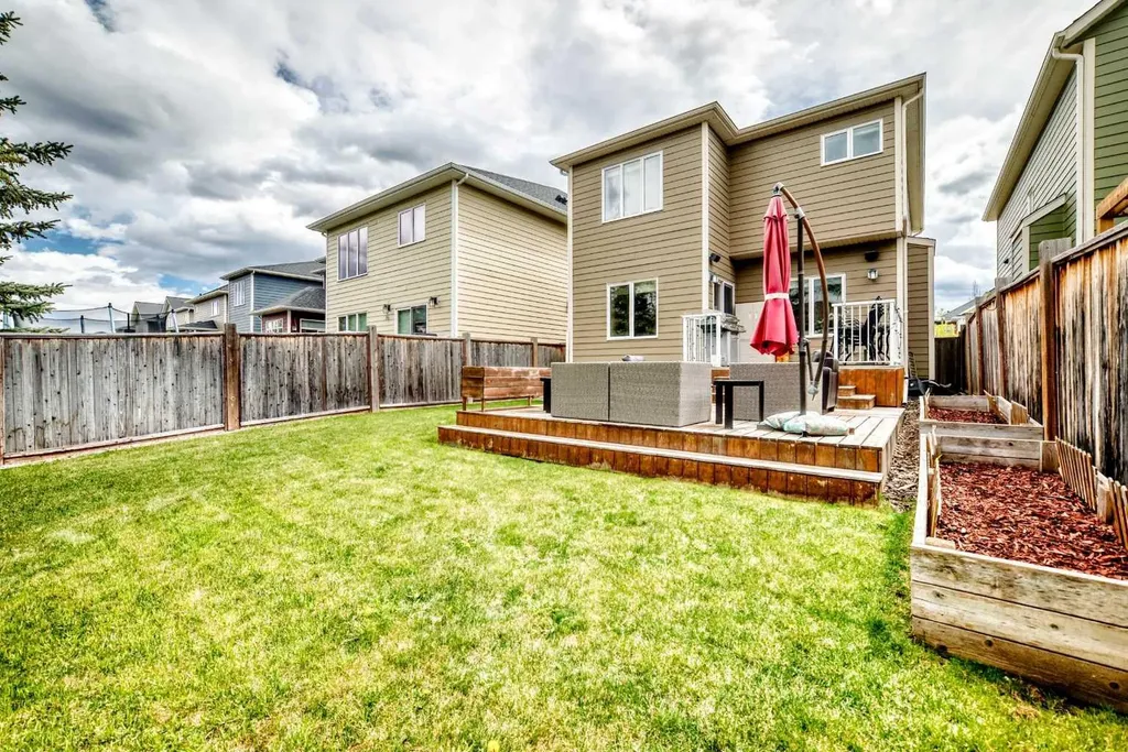 32 Westmore Place SW Calgary AB T3H 0Z2