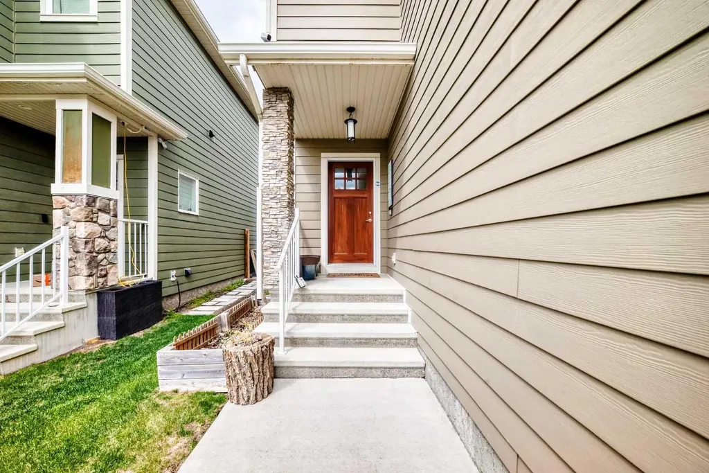 32 Westmore Place SW Calgary AB T3H 0Z2