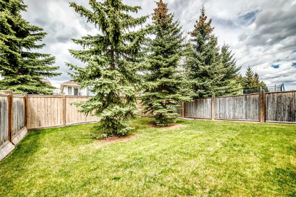 32 Westmore Place SW Calgary AB T3H 0Z2
