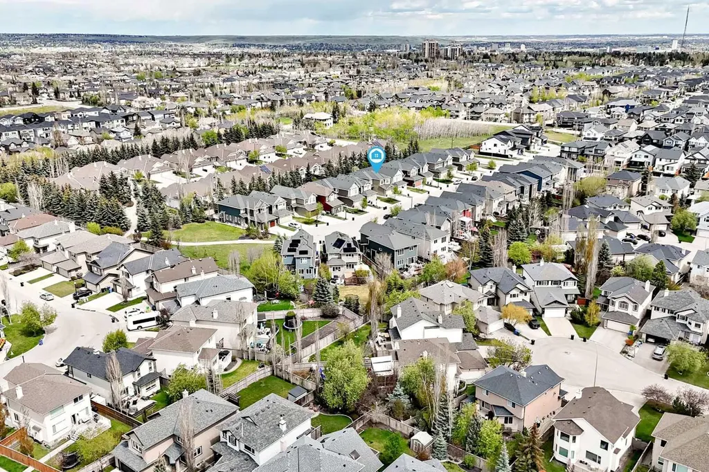 32 Westmore Place SW Calgary AB T3H 0Z2
