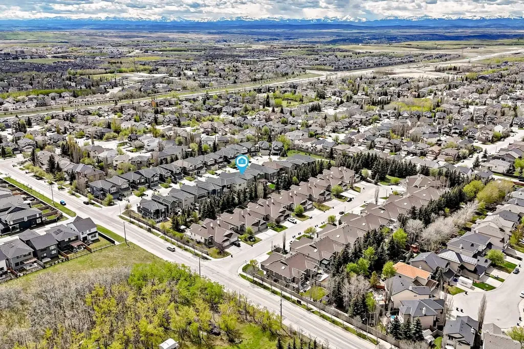 32 Westmore Place SW Calgary AB T3H 0Z2