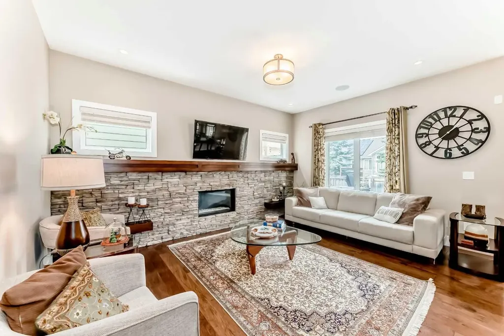 32 Westmore Place SW Calgary AB T3H 0Z2