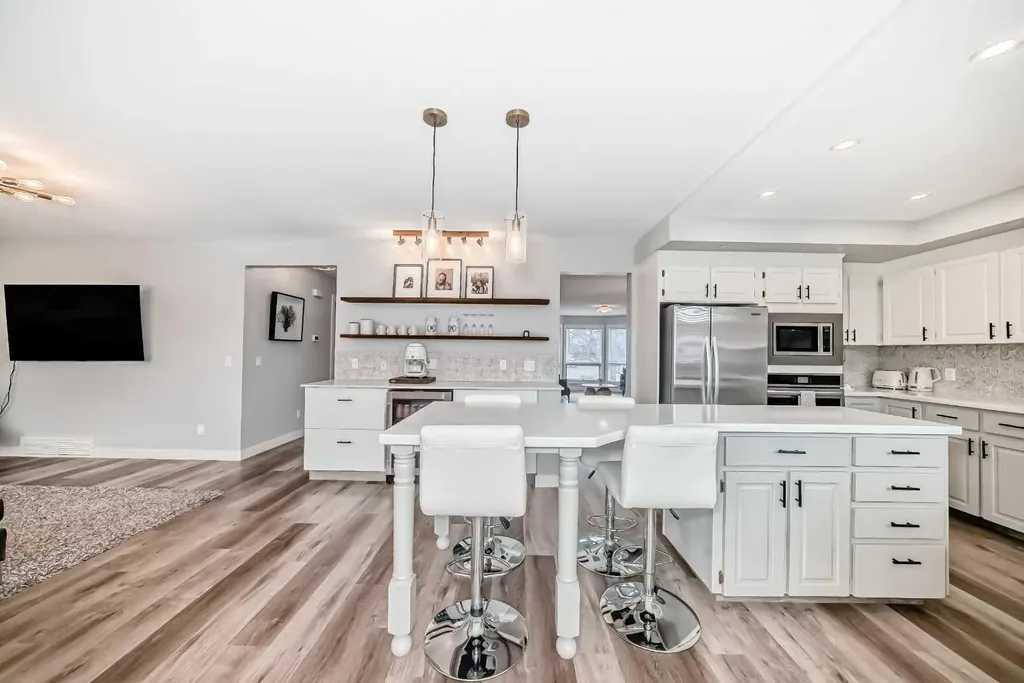 47 Canterbury Court SW Calgary AB T2W 6C2