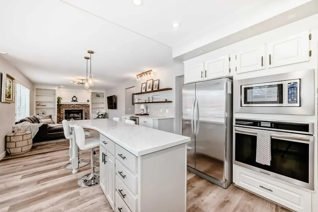 47 Canterbury Court SW Calgary AB T2W 6C2