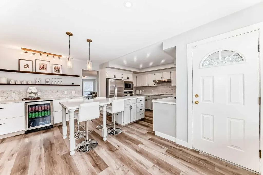 47 Canterbury Court SW Calgary AB T2W 6C2
