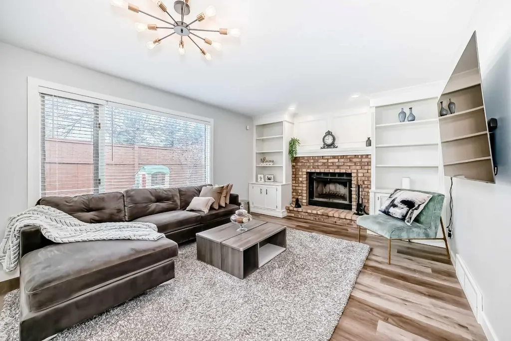 47 Canterbury Court SW Calgary AB T2W 6C2