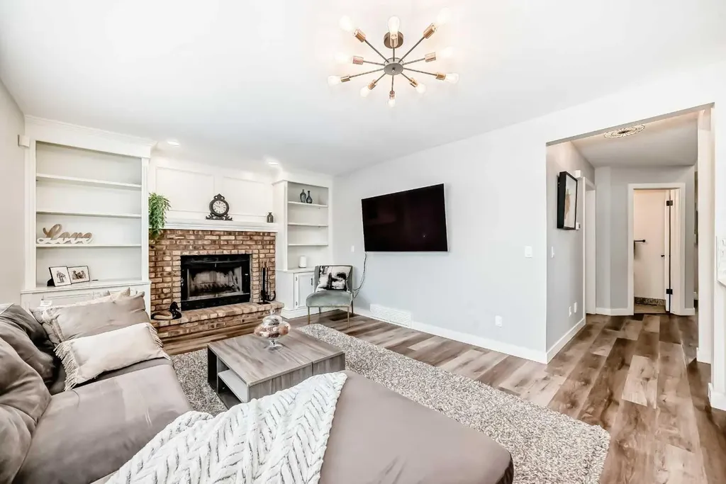 47 Canterbury Court SW Calgary AB T2W 6C2