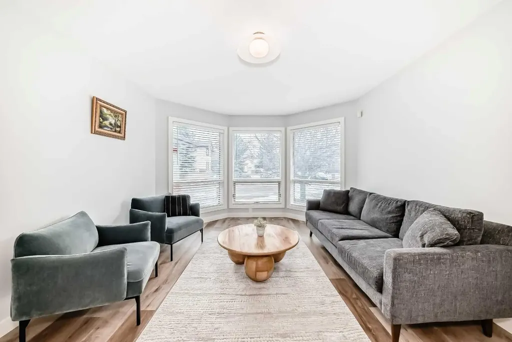 47 Canterbury Court SW Calgary AB T2W 6C2