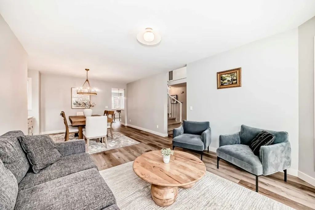 47 Canterbury Court SW Calgary AB T2W 6C2