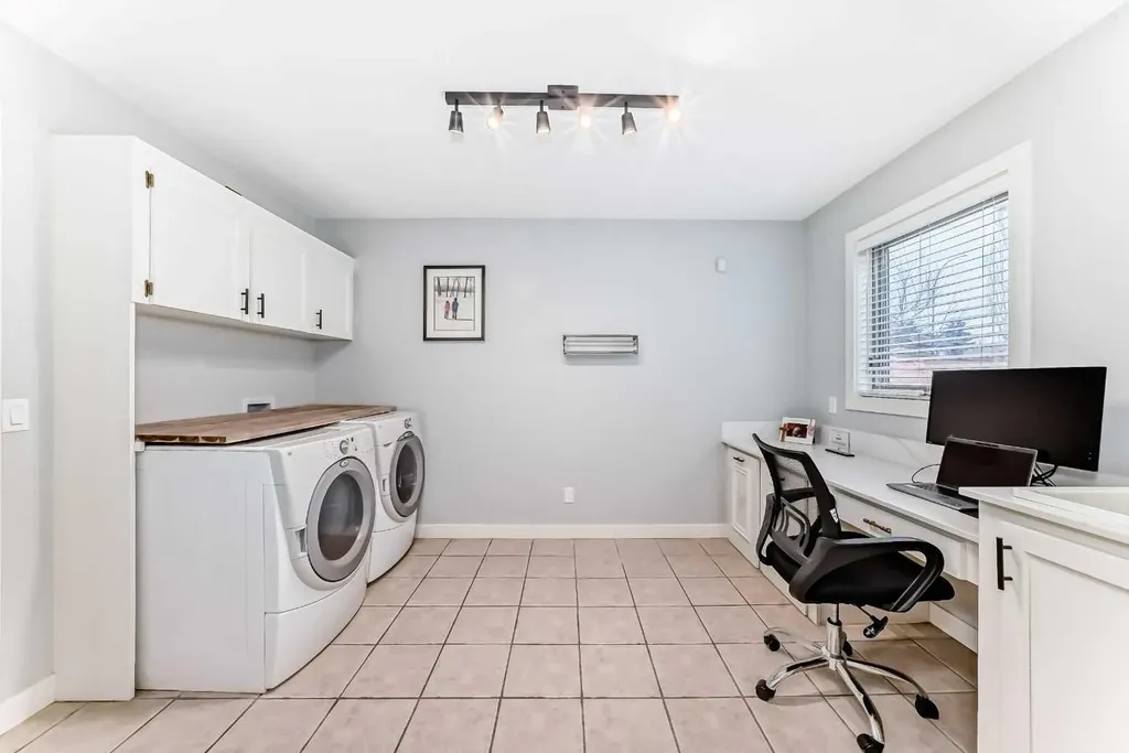 47 Canterbury Court SW Calgary AB T2W 6C2