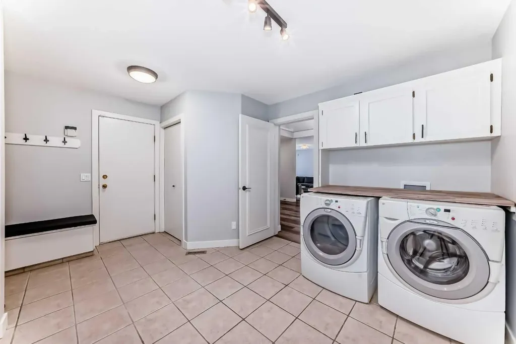 47 Canterbury Court SW Calgary AB T2W 6C2
