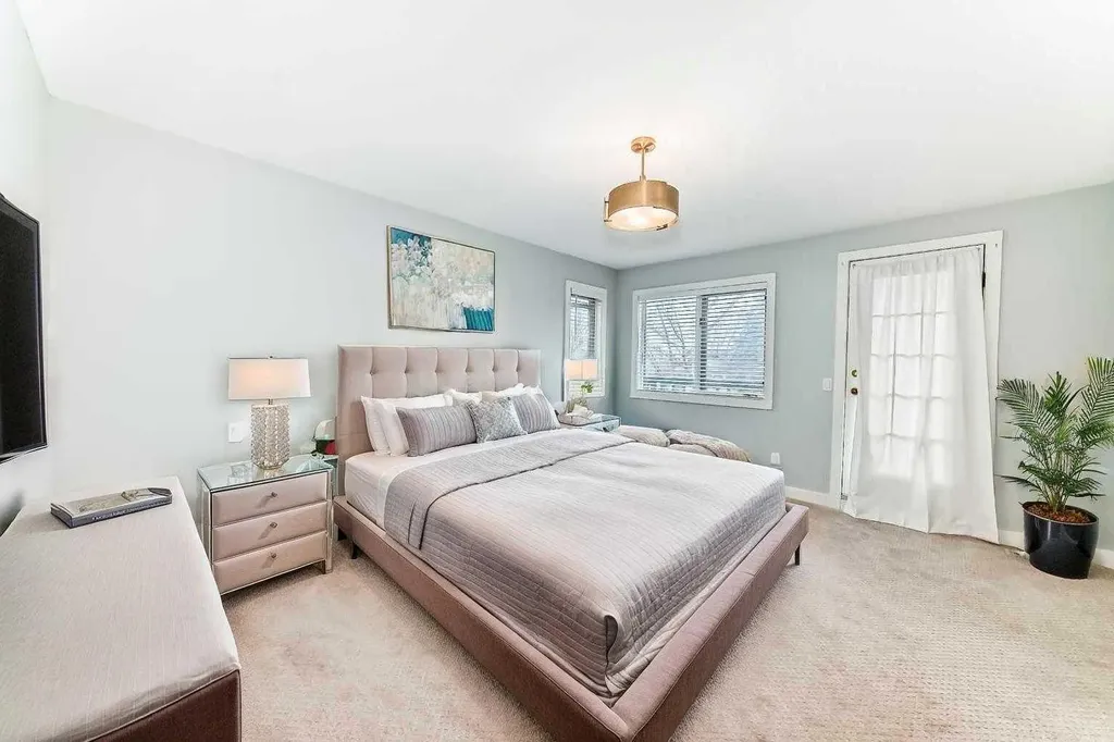 47 Canterbury Court SW Calgary AB T2W 6C2