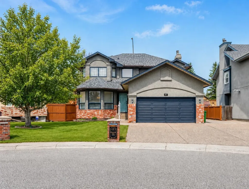 47 Canterbury Court SW Calgary AB T2W 6C2