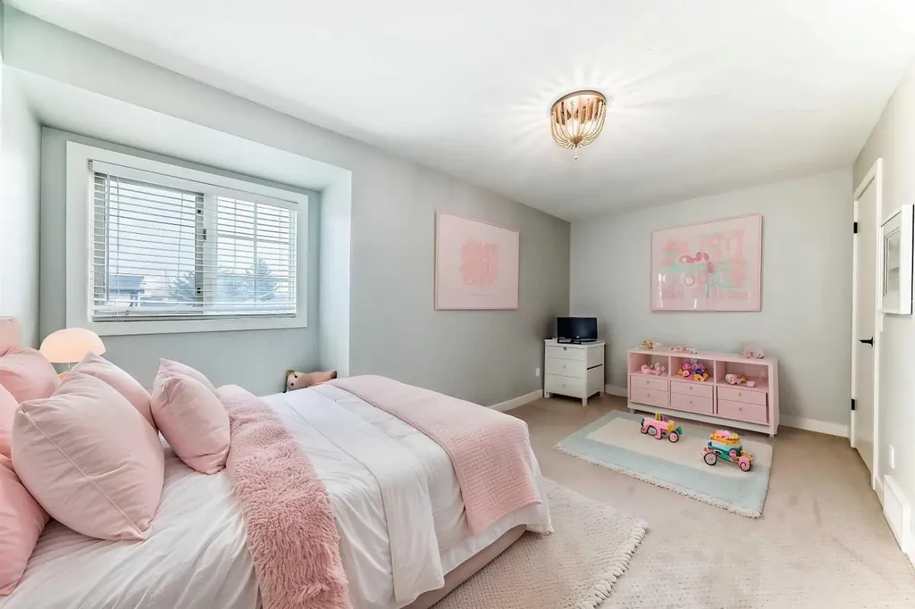 47 Canterbury Court SW Calgary AB T2W 6C2