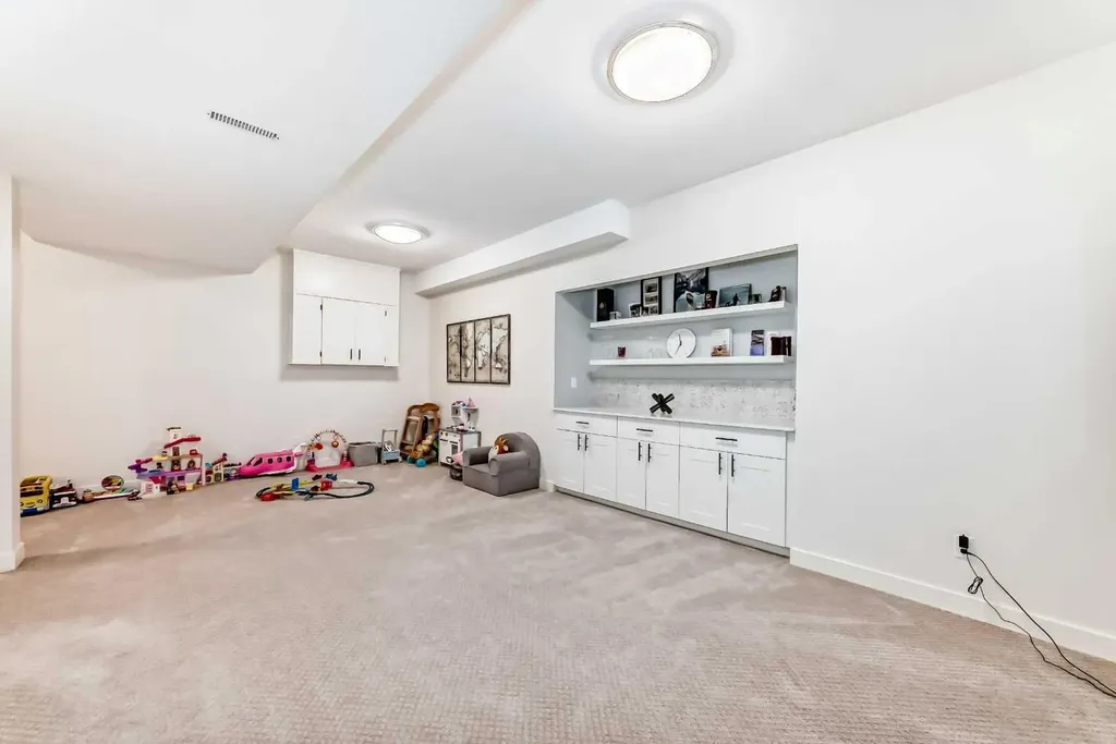 47 Canterbury Court SW Calgary AB T2W 6C2