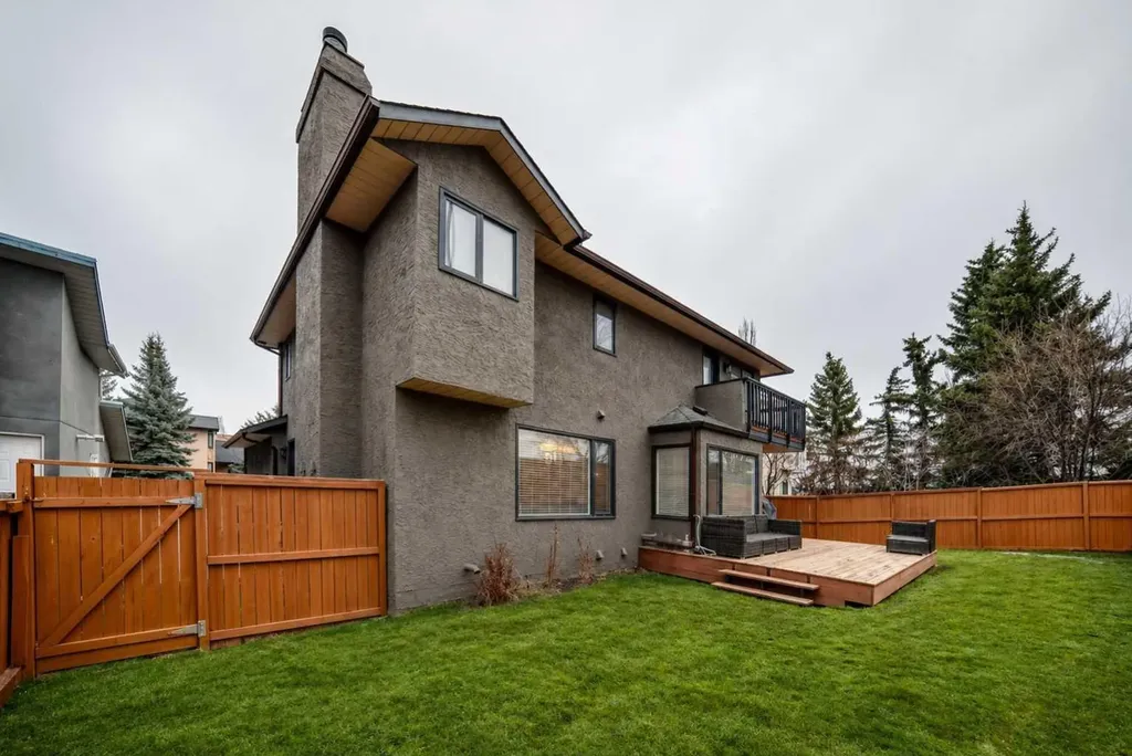 47 Canterbury Court SW Calgary AB T2W 6C2