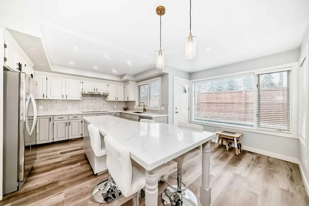 47 Canterbury Court SW Calgary AB T2W 6C2