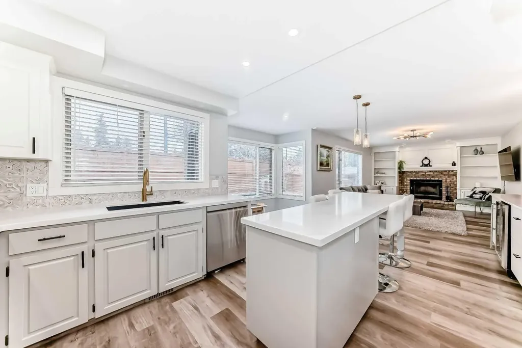 47 Canterbury Court SW Calgary AB T2W 6C2