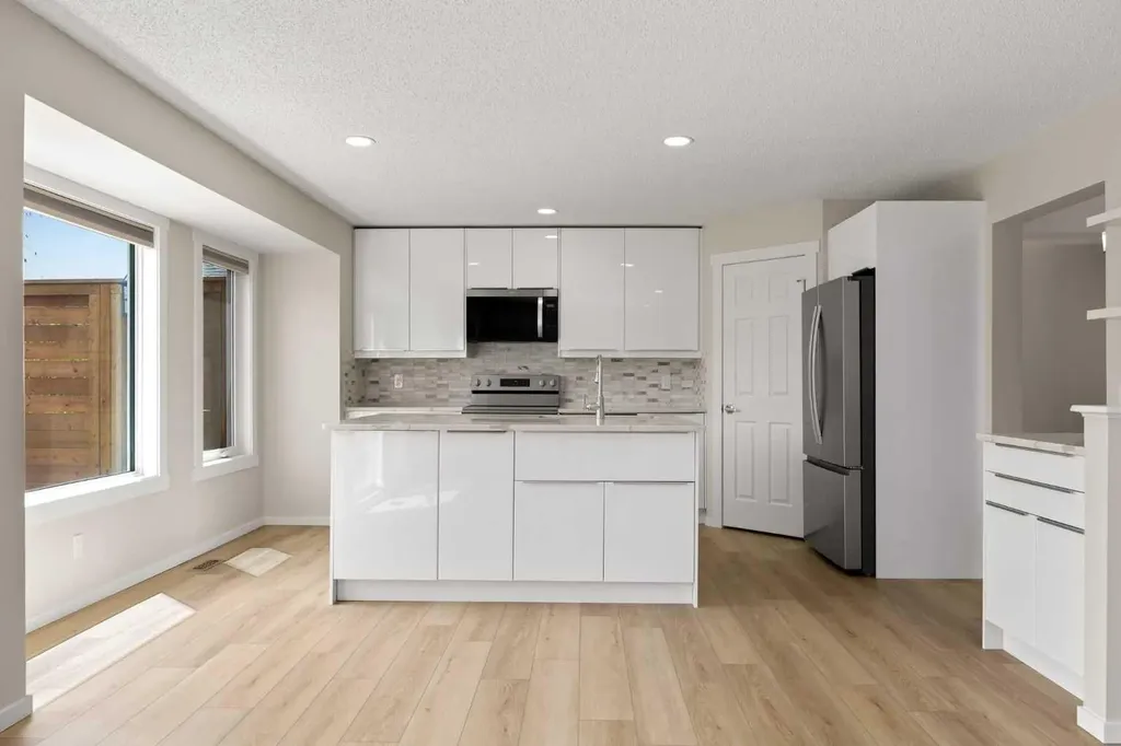 53 Riverview Close Cochrane AB T4C 1K7