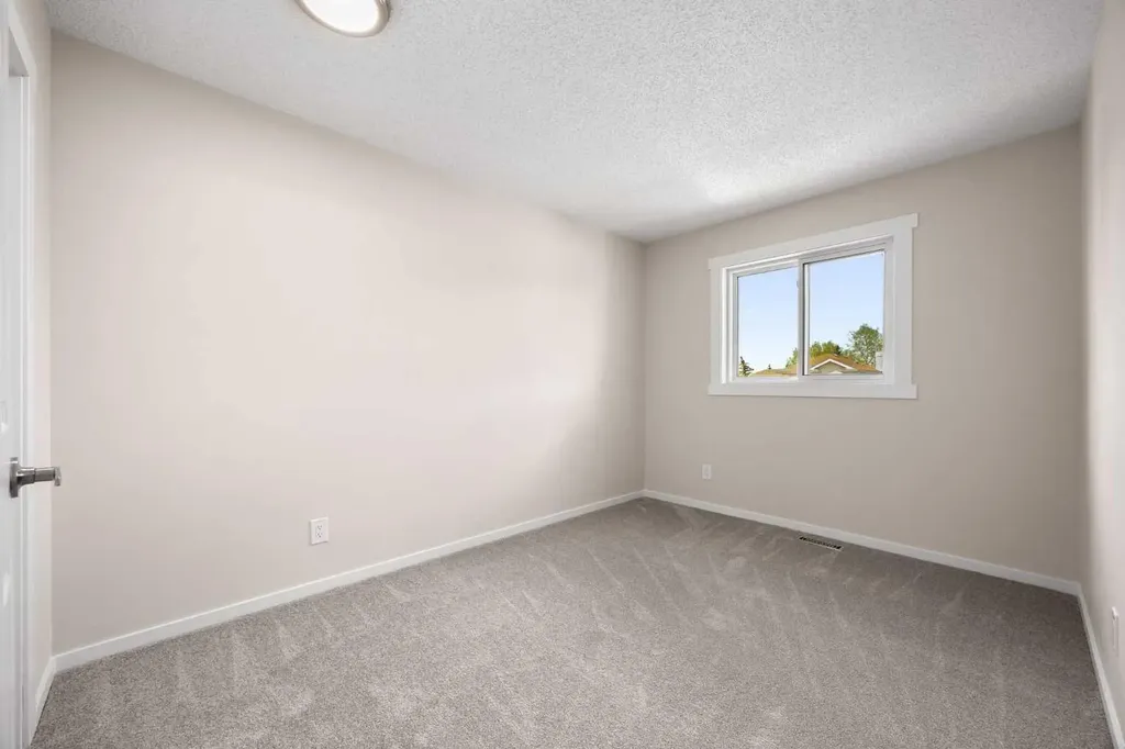 53 Riverview Close Cochrane AB T4C 1K7