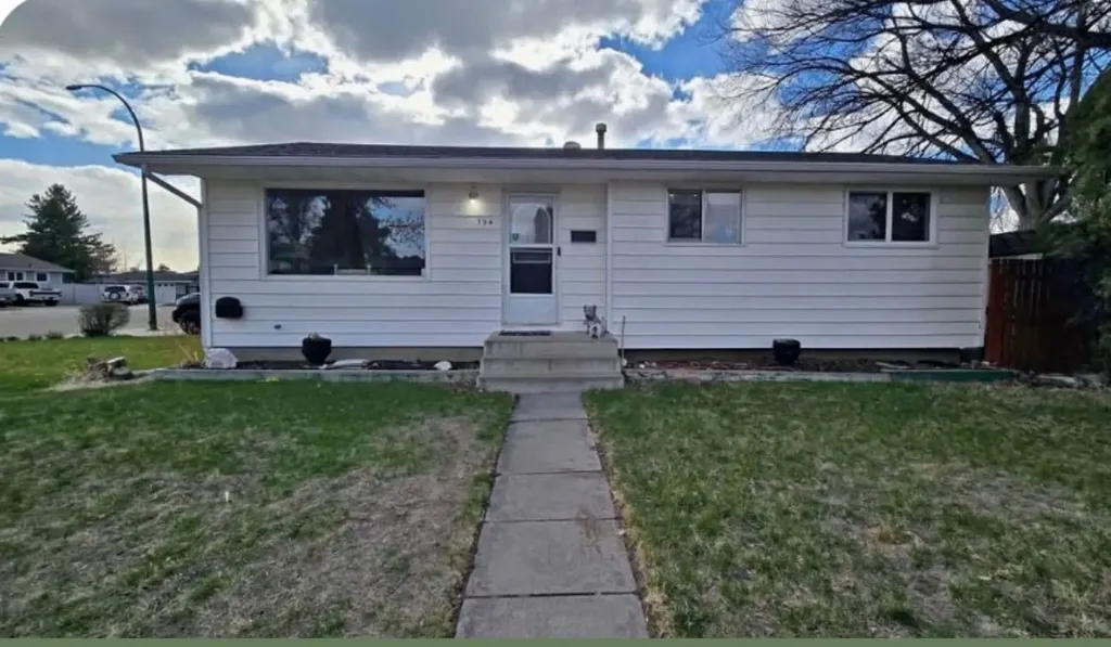 794 Black Boulevard NW Medicine Hat AB T1A 7B4