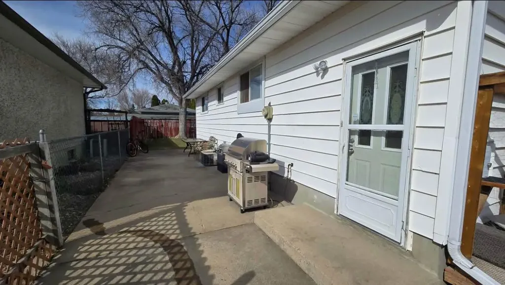 794 Black Boulevard NW Medicine Hat AB T1A 7B4