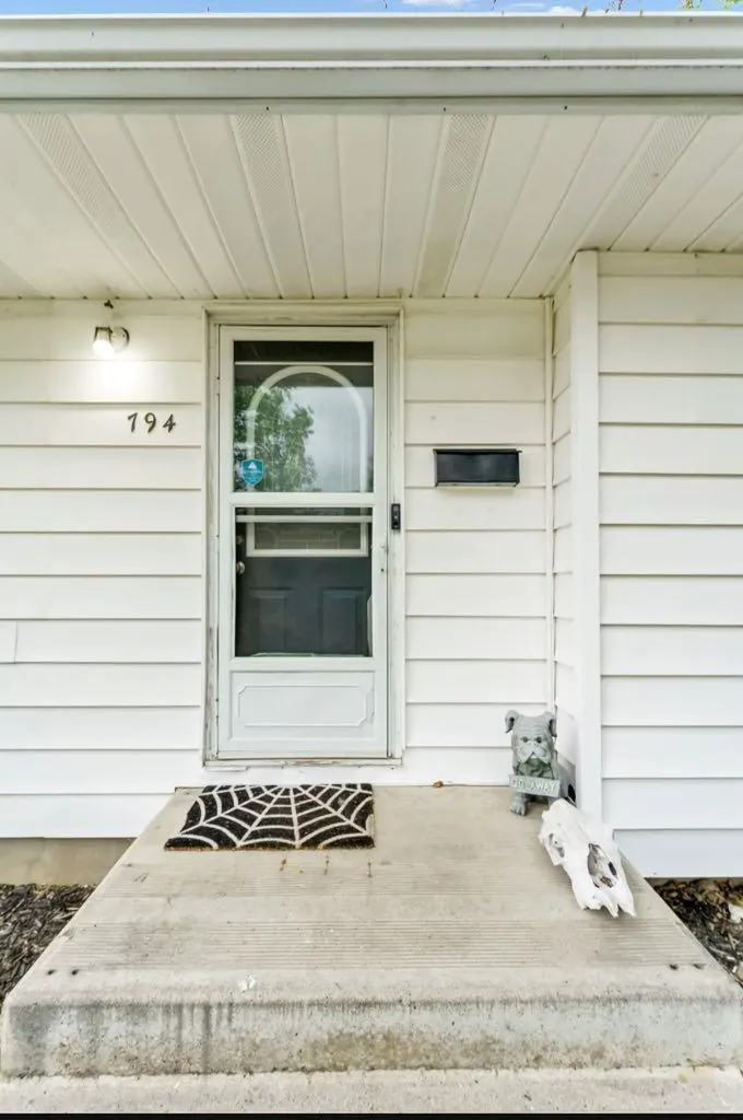 794 Black Boulevard NW Medicine Hat AB T1A 7B4