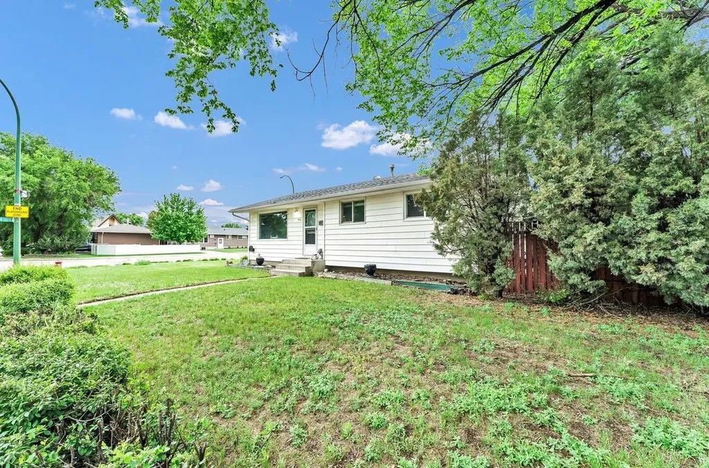 794 Black Boulevard NW Medicine Hat AB T1A 7B4
