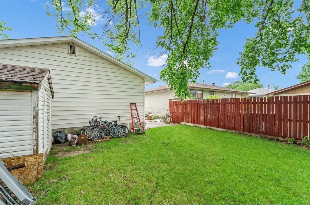 794 Black Boulevard NW Medicine Hat AB T1A 7B4