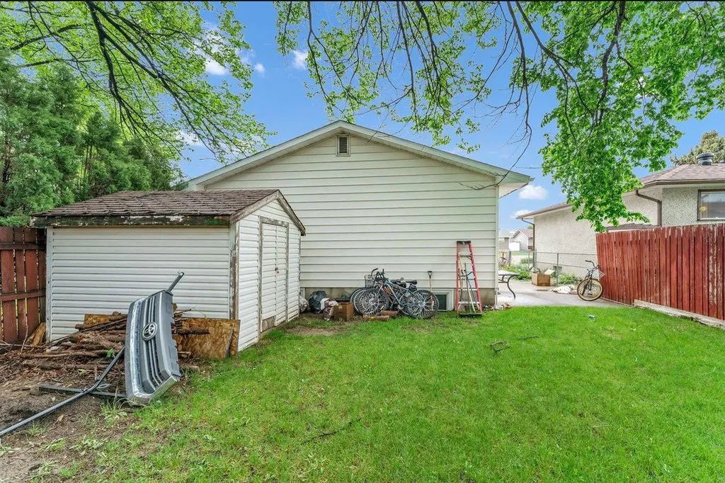 794 Black Boulevard NW Medicine Hat AB T1A 7B4