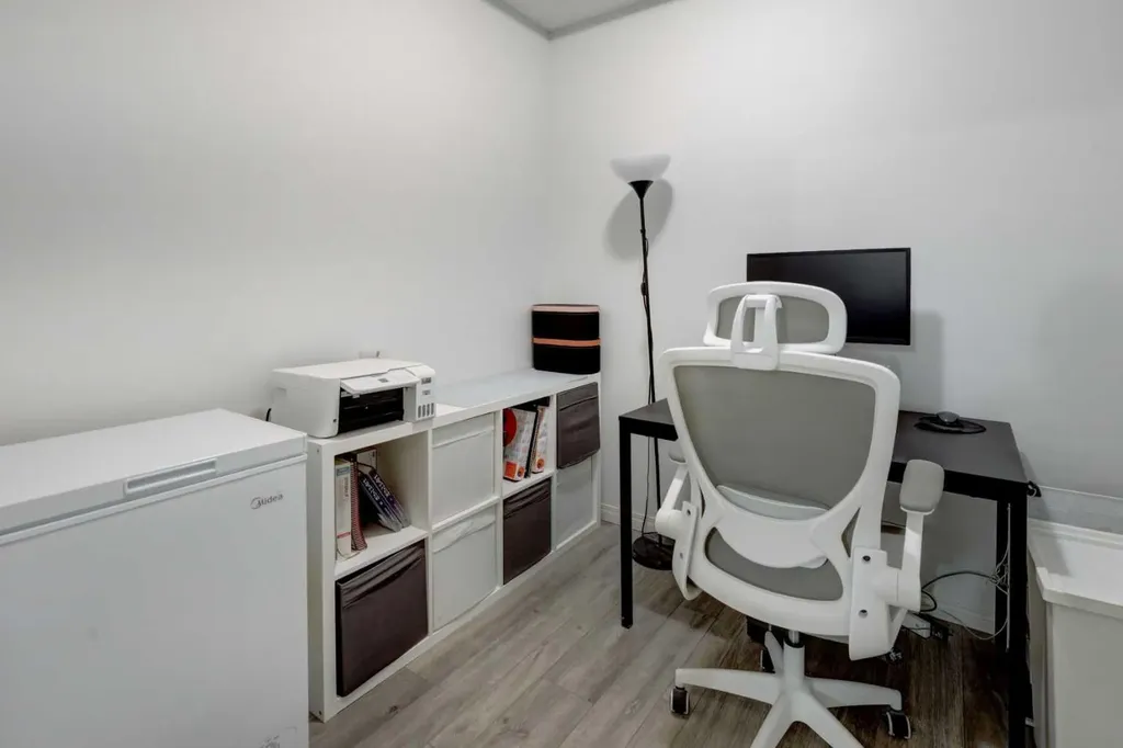 1540 Sherwood Boulevard NW Calgary AB T3R 0K5
