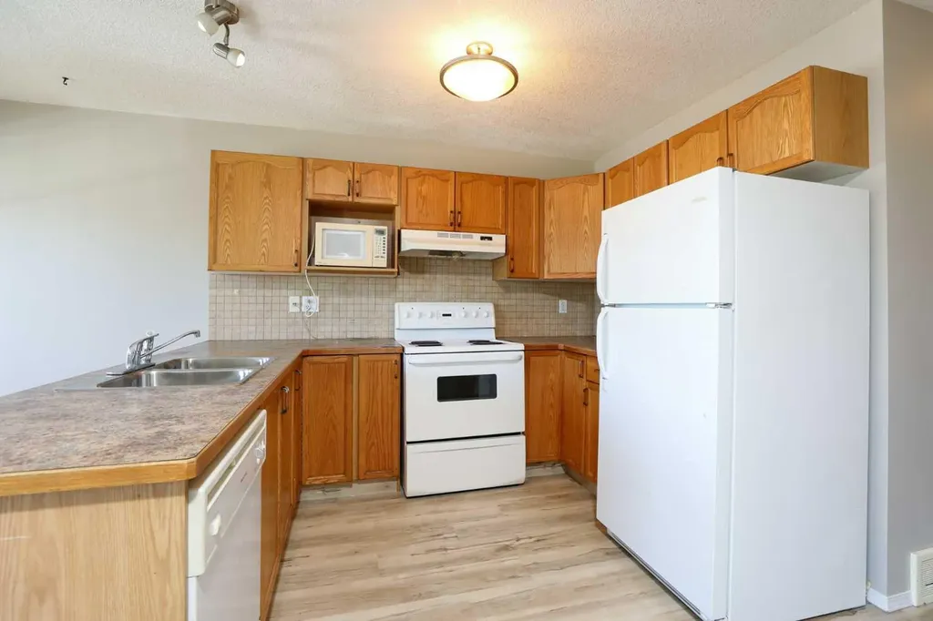 720 Heritage Boulevard W Lethbridge AB T1K 7X2