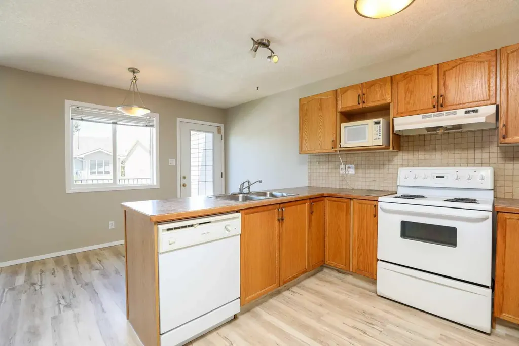 720 Heritage Boulevard W Lethbridge AB T1K 7X2