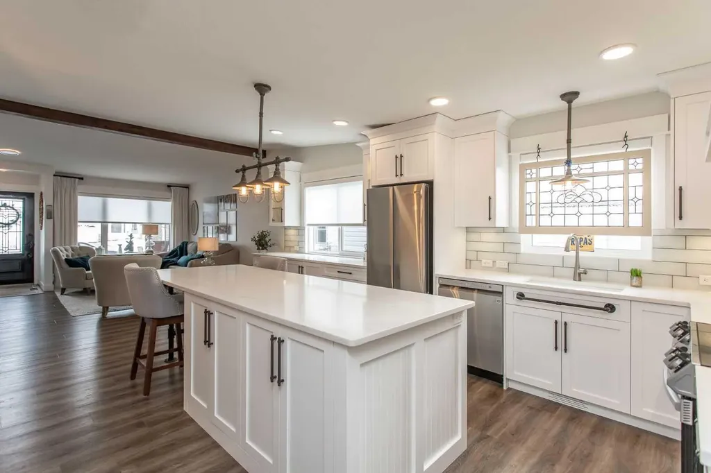 4731 49a Avenue Lacombe AB T4L 1N4