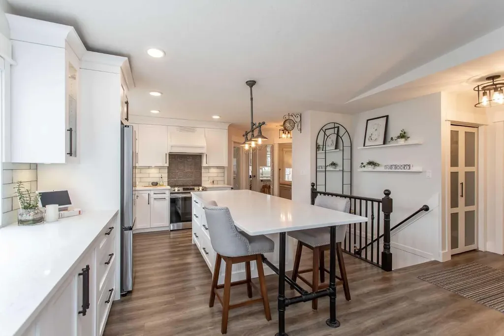 4731 49a Avenue Lacombe AB T4L 1N4