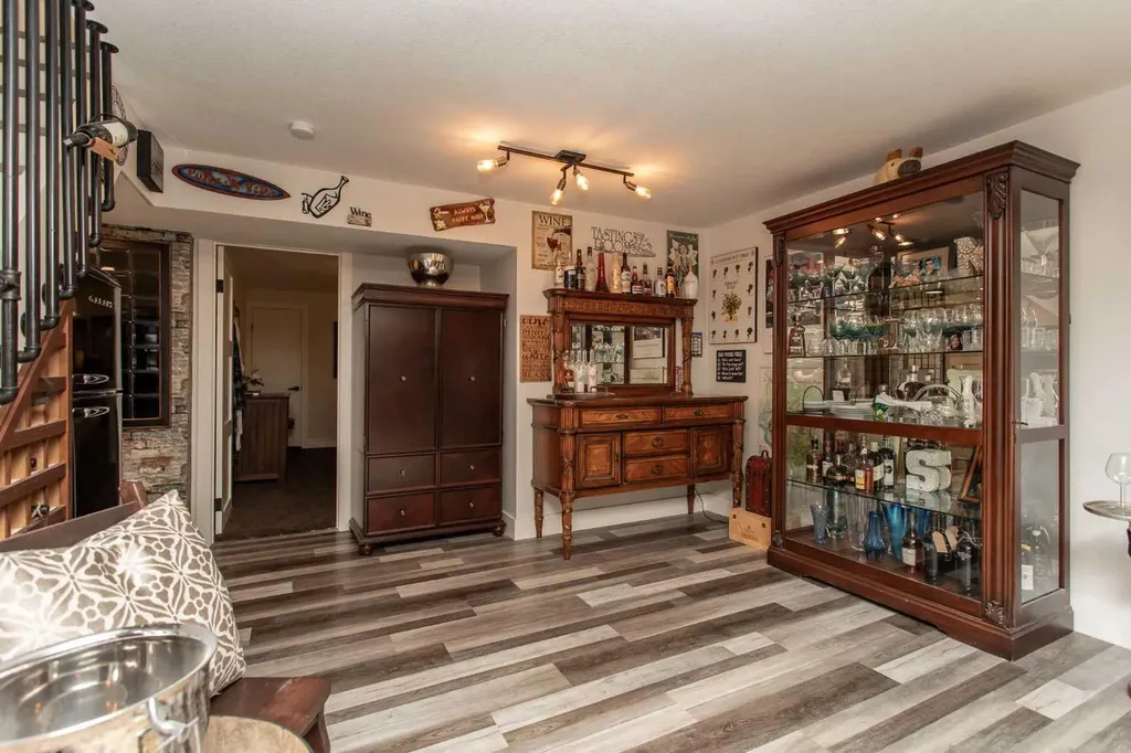 4731 49a Avenue Lacombe AB T4L 1N4